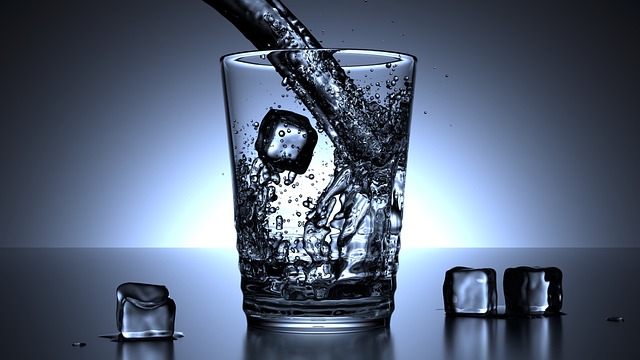 voda s ledem